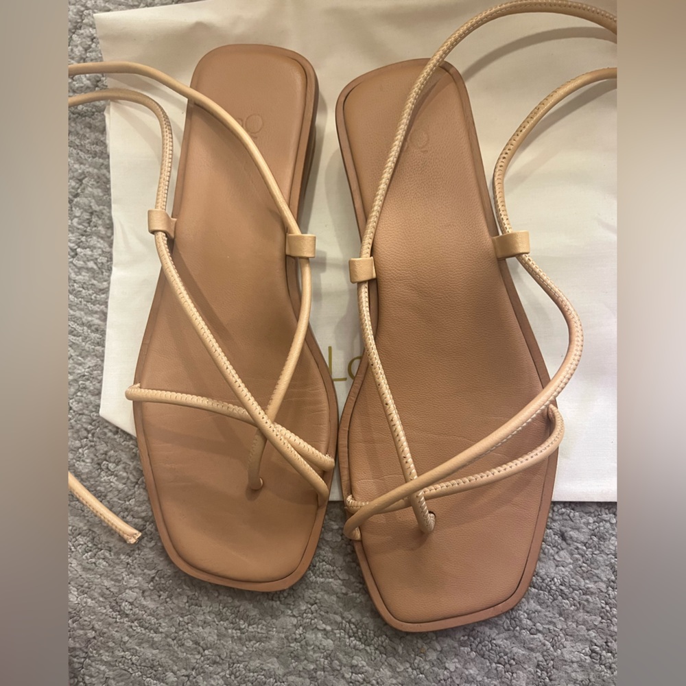 Loq Ara sandal in dune size 40